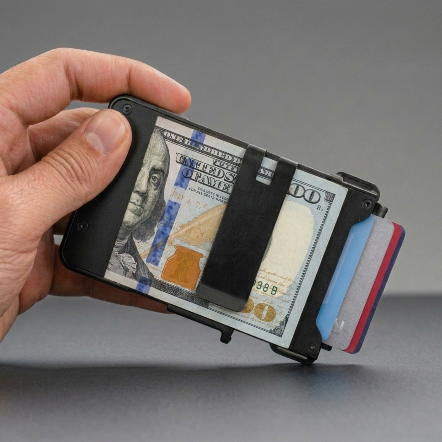 Rovinao™ Minimalist Wallet - Maximum Capacity. Minimal Footprint.